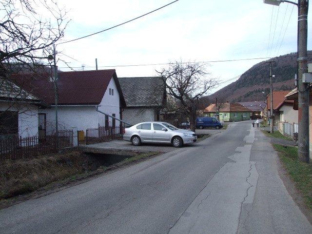 DRAŽBA 16.05.2012 o 10.00 hod., rodinný dom v Bartošovej Lehôtke - náhľad