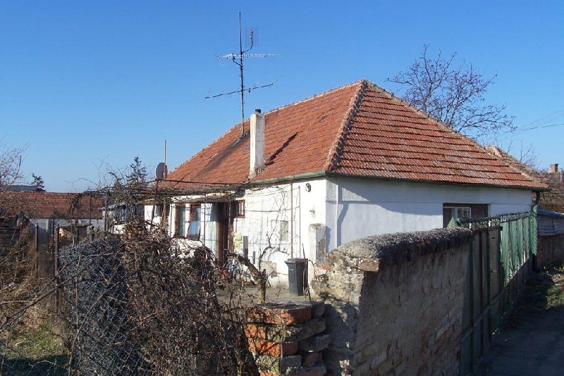 DRAŽBA 12.08.2013 o 09.00 hod., rodinný dom Dvory nad Žitavou, okres Nové Zámky - náhľad