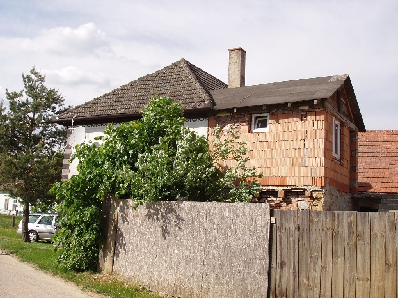 DRAŽBA 14.07.2016 o 11.00 hod., rodinný dom Bzince pod Javorinou, okres Nové Mesto nad Váhom  - náhľad