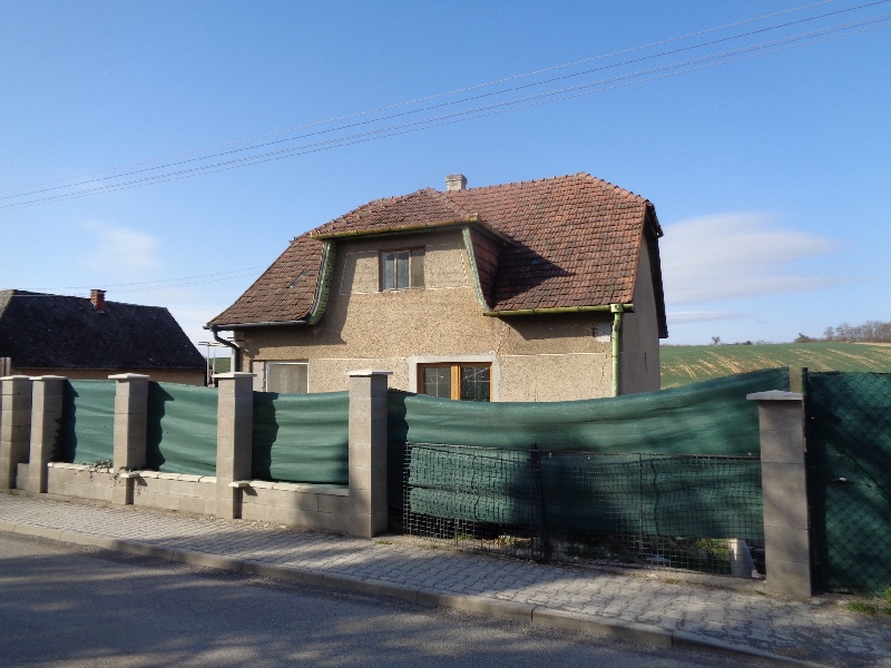 DRAŽBA 05.11.2018 o 10.00 hod., rodinný dom haláčovce, okres Bánovce nad Bebravou