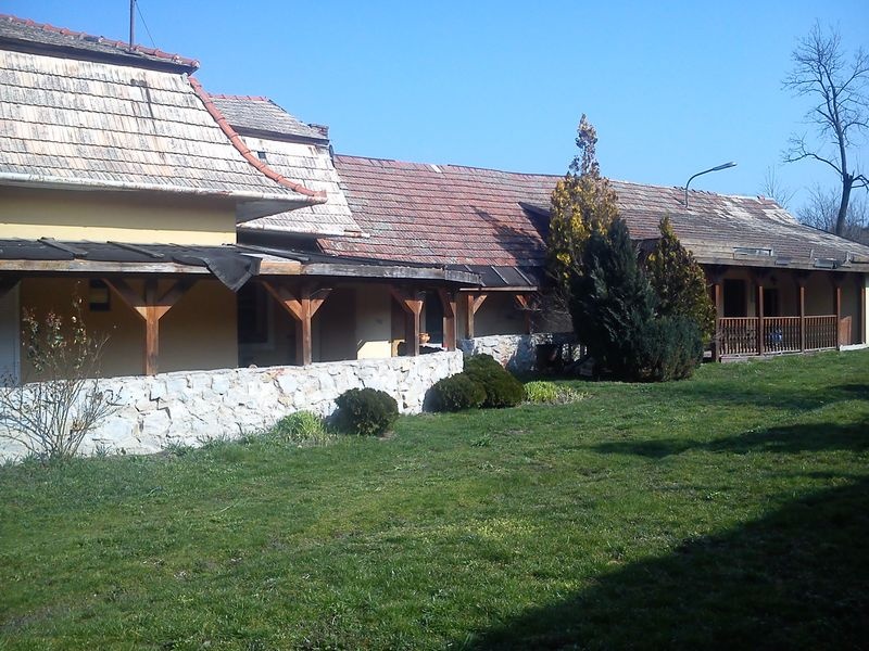 DRAŽBA 15.10.2015 o 13.00 hod., rodinný dom Šarkan, okres Nové Zámky - náhľad