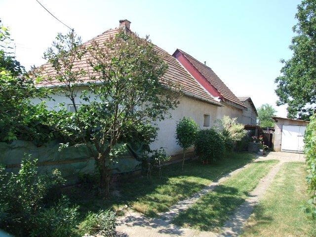 DRAŽBA 14.08.2014 o 11.00 hod., rodinný dom Veľké Zálužie, okres Nitra - náhľad