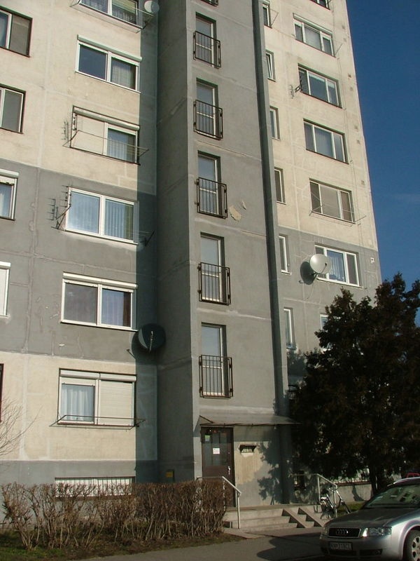 DRAŽBA 01.10.2012 o 10.00 hod., 2 izbový byt v Komárne