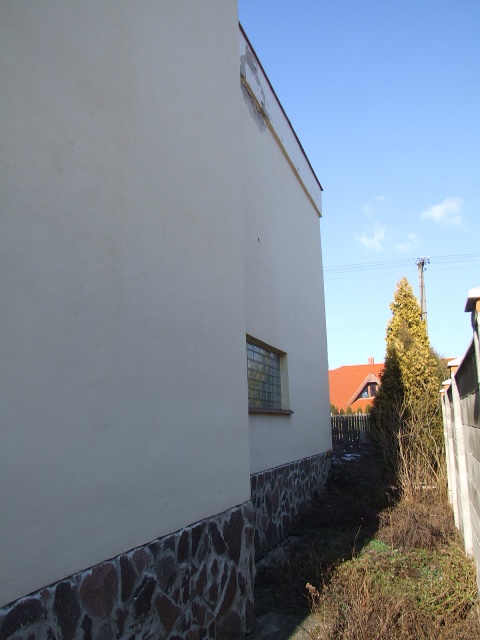 DRAŽBA 29.03.2012 o 11.00 hod., rodinný dom v Malých Uherciach - náhľad