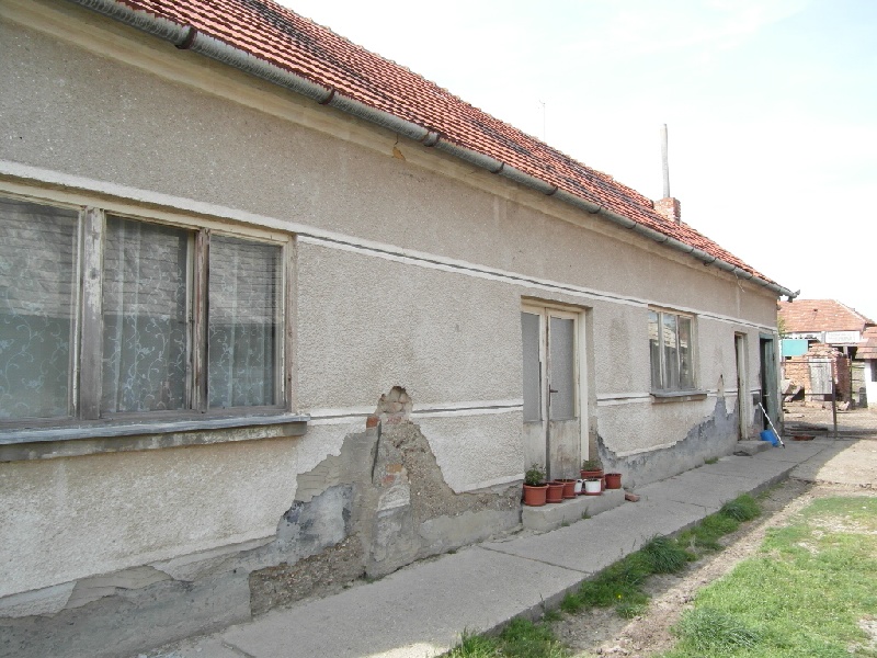 DRAŽBA 10.05.2016 o 11.00 hod., 3 izbový byt + rodinný dom Búč, okres Komárno - náhľad