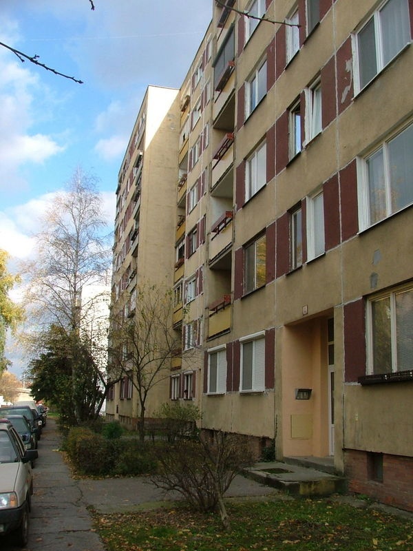 DRAŽBA 21.06.2012 o 11.00 hod., 3 izbový byt v Komárne