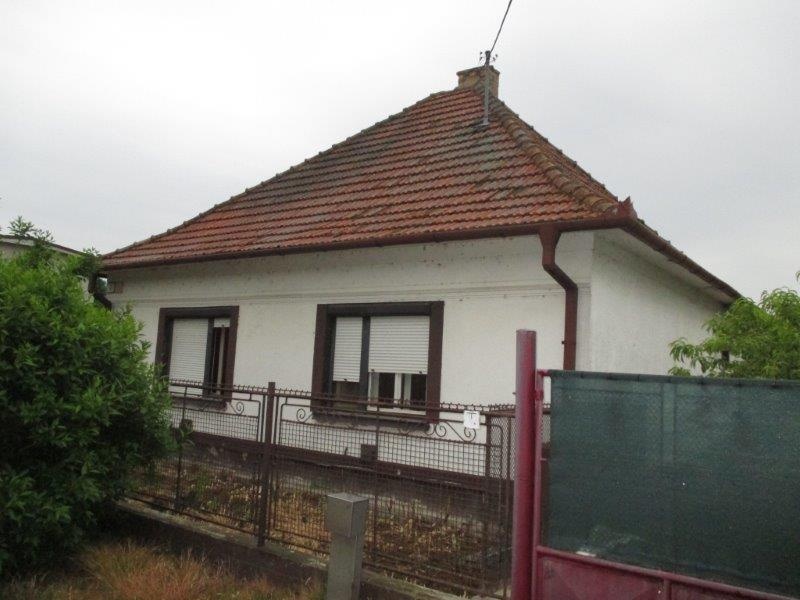DRAŽBA 13.07.2015 o 11.00 hod., rodinný dom, garáž a letná kuchyňa Trhová Hradská, okres Dunajská Streda