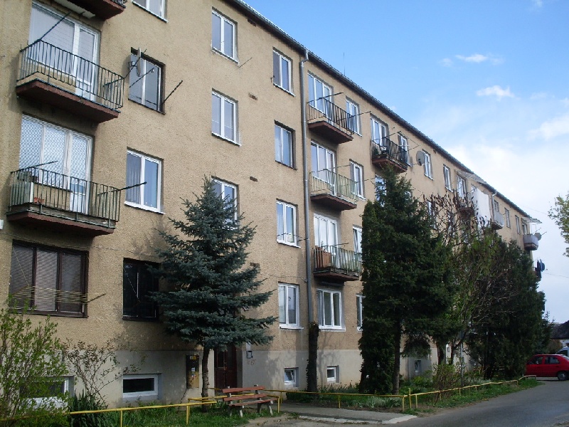 DRAŽBA 02.05.2012 o 11.00 hod., 3 izbový byt v Moldave nad Bodvou