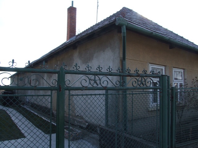 DRAŽBA 25.04.2012 o 11.00 hod., rodinný dom v Seliciach - náhľad