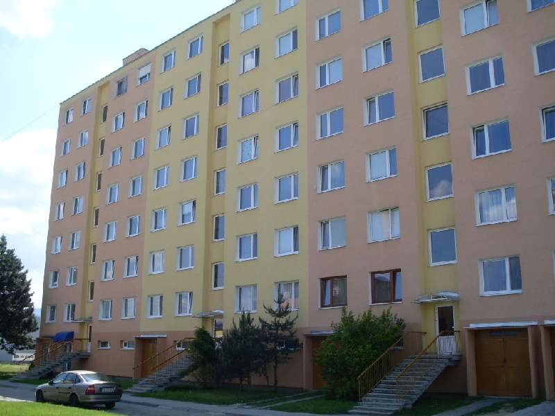 DRAŽBA 21.08.2012 o 10.00 hod., 3 izbový byt v Prievidzi
