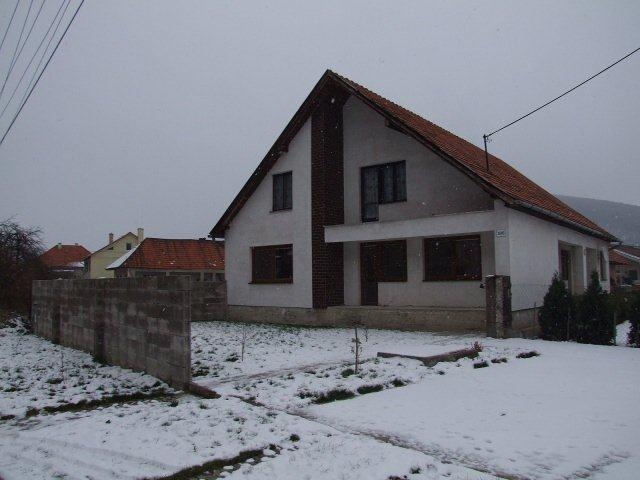 DRAŽBA 09.05.2013 o 10.00 hod., rodinný dom Hronský Beňadik, okres Žarnovica 