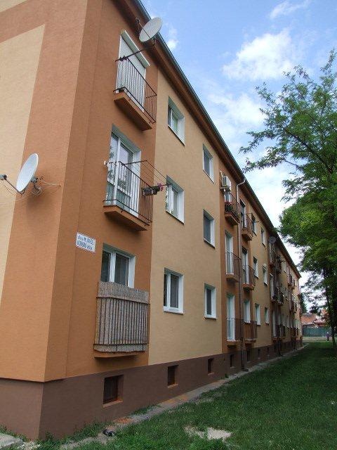DRAŽBA 11.12.2012 o 11.00 hod., 2 izbový byt v Komárne, okres Komárno