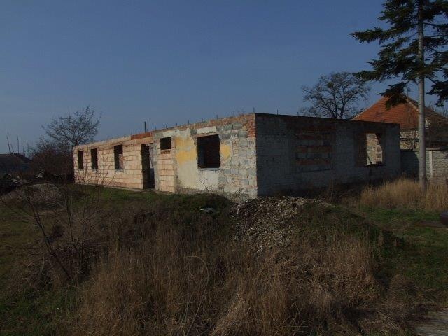 DRAŽBA 25.06.2014 o 09.00 hod., rodinný dom Brestovec, okres Komárno - náhľad