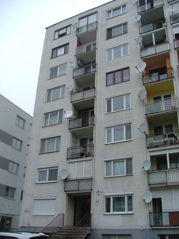 DRAŽBA 19.12.2012 o 10.00 hod., 3 izbový byt v Komárne, okres Komárno