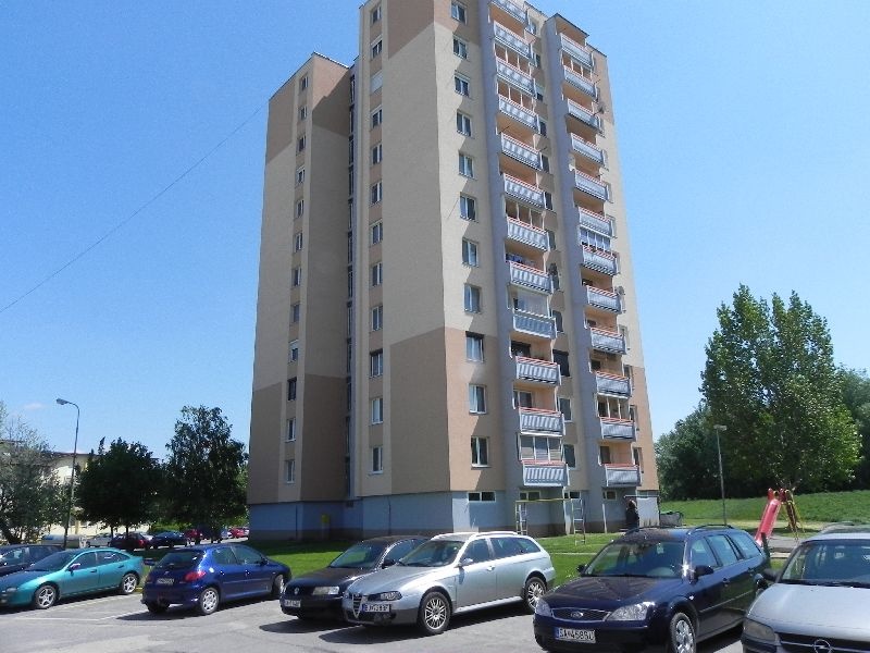 DRAŽBA 07.07.2011 o 13.00 hod., 3 izbový byt v Šali