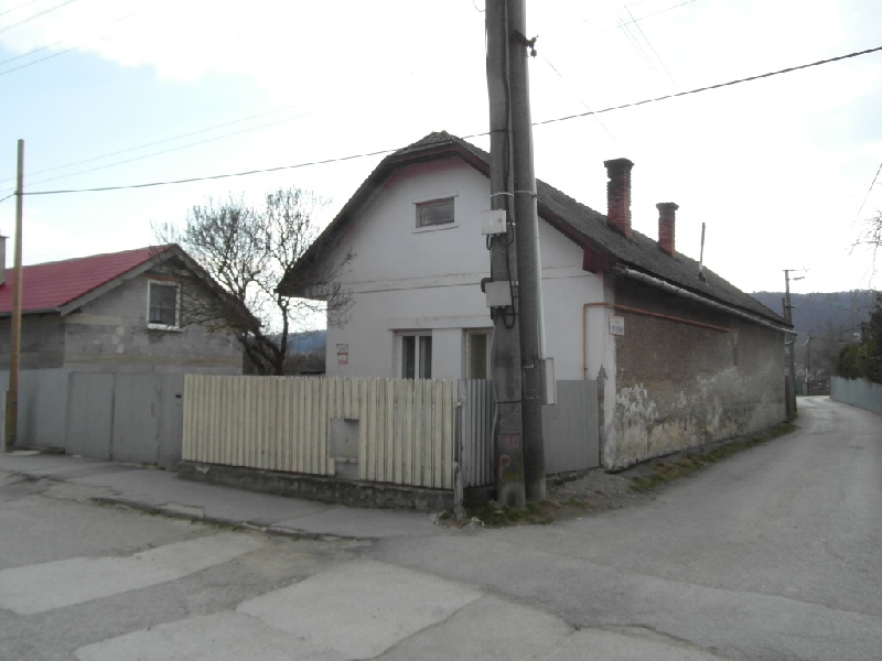 DRAŽBA 23.05.2017 o 11.00 hod., rodinný dom Družstevná pri Hornáde, okres Košice - okolie