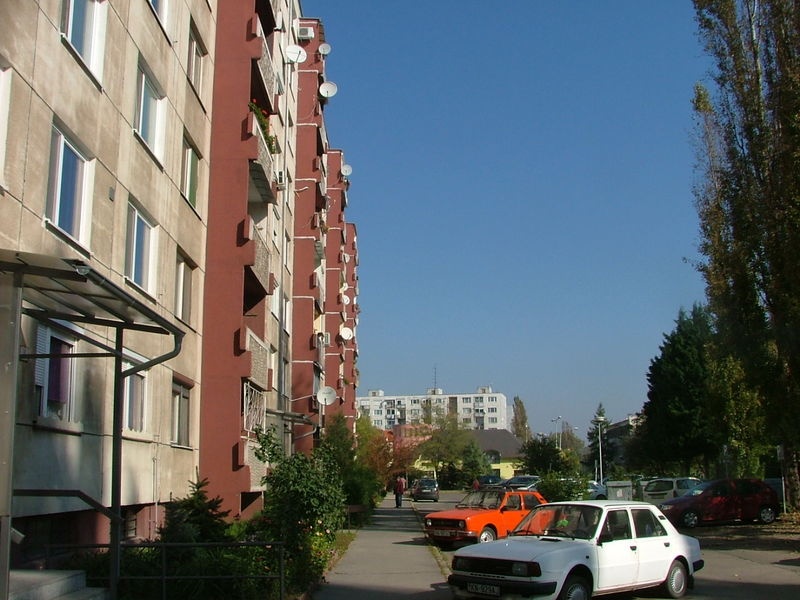 DRAŽBA 11.06.2012 o 11.00 hod., 3 izbový byt v Komárne 