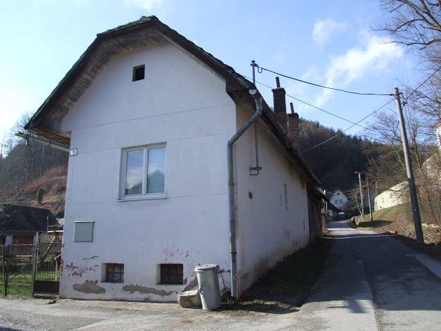 DRAŽBA 13.08.2015 o 13.00 hod., rodinný dom Považská Bystrica, okres Považská Bystrica